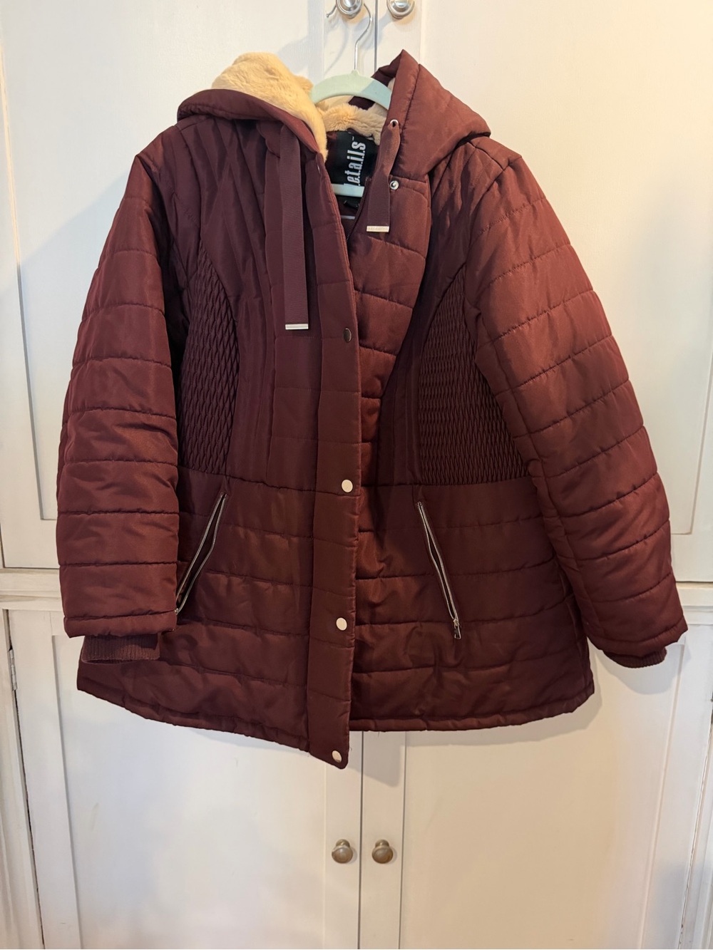 Details UNTL-  Women's Quilted Hooded Puffer Jacket in Maroon